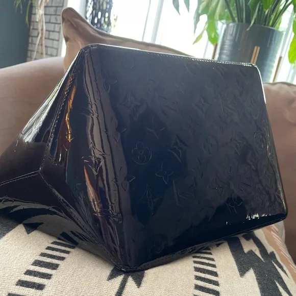 ⭐️ SOLD ⭐️ Louis Vuitton - Vernis Bellevue PM in Amarente - Picture 7 of 12